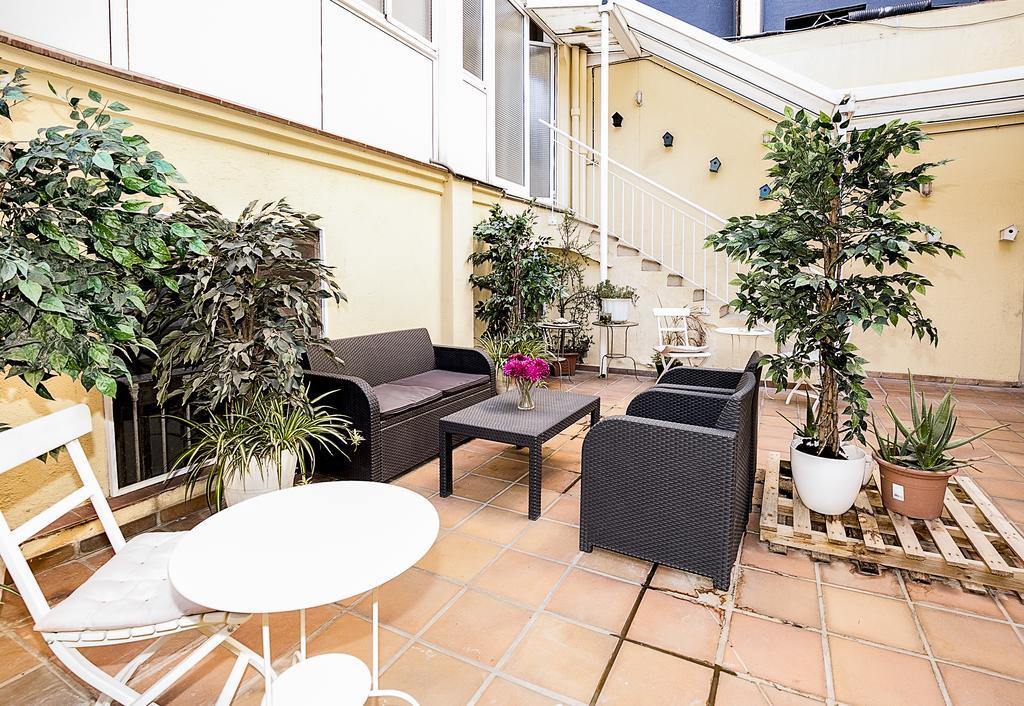 Casa Maca Guest House Barcelona Exterior photo