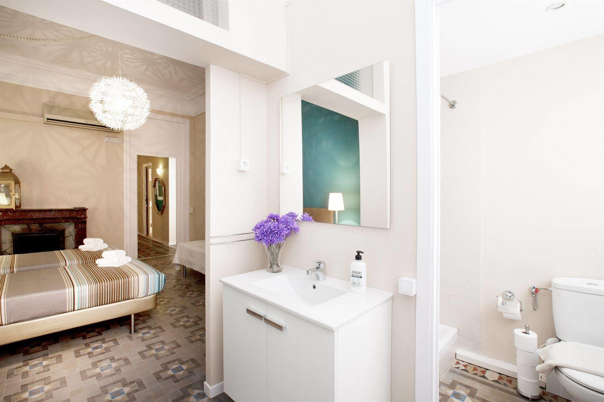 Casa Maca Guest House Barcelona Exterior photo