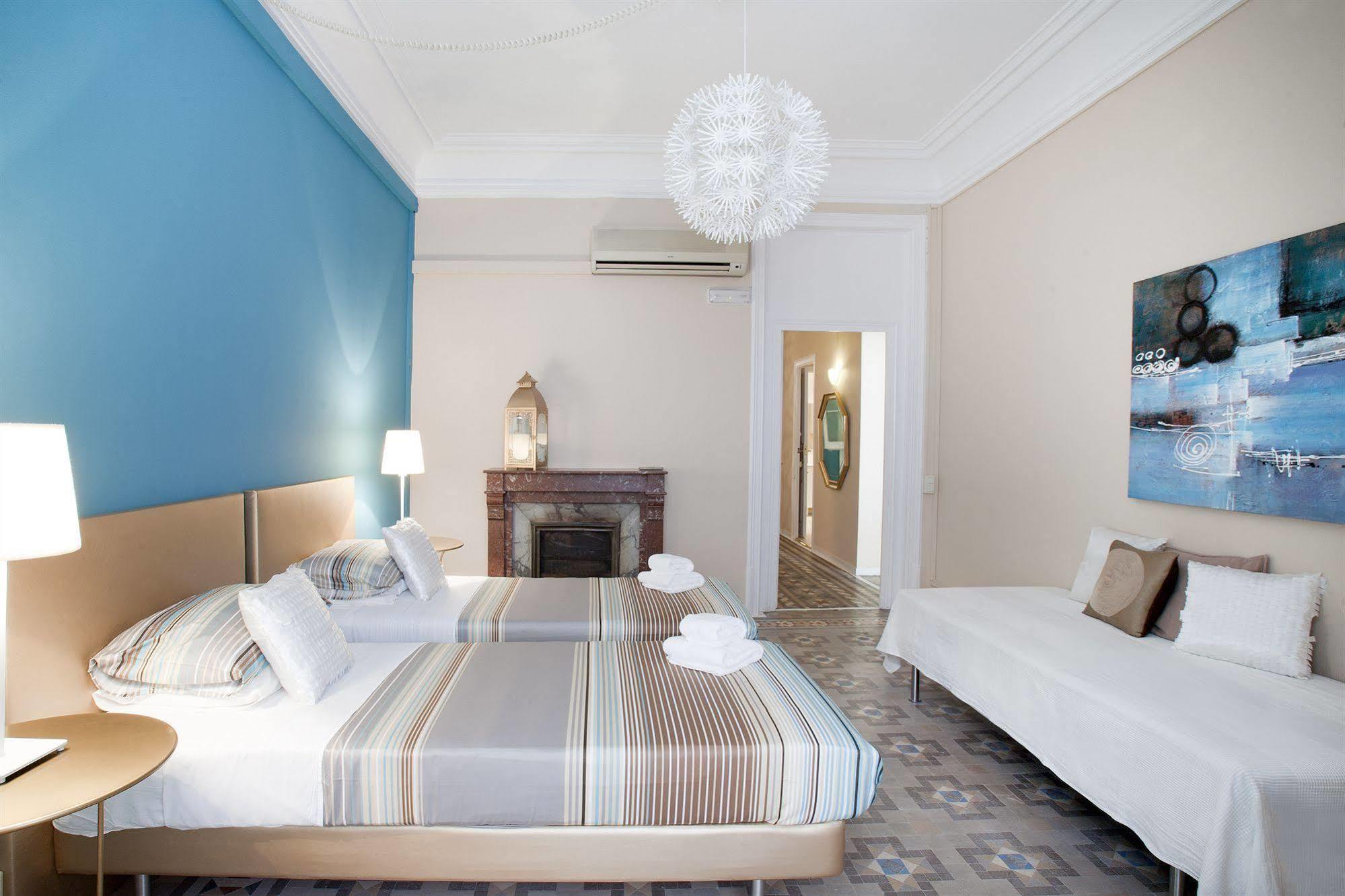 Casa Maca Guest House Barcelona Exterior photo